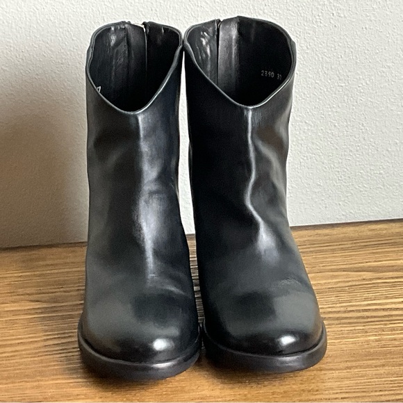 P. Monjo Habanero Black Leather Ankle Boots, New in Box, EU size 37 - Picture 3 of 8